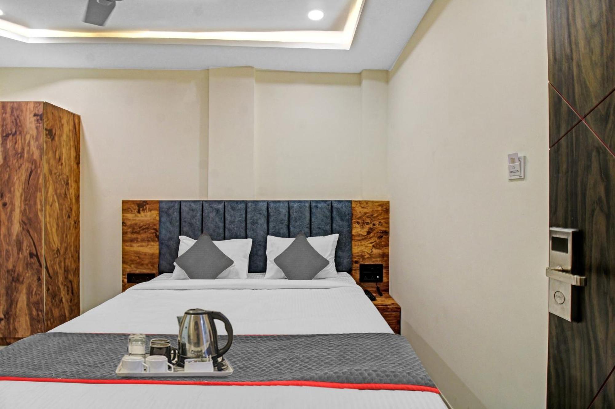 Townhouse Md Star Hotel Nagpur Buitenkant foto